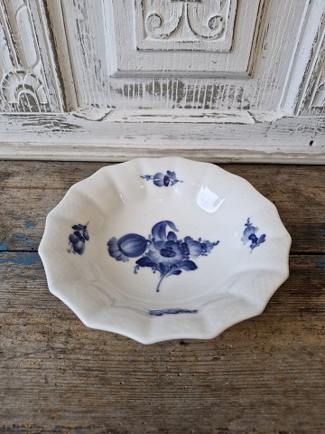 Royal Copenhagen Braided Blue Flower dish no. 8009