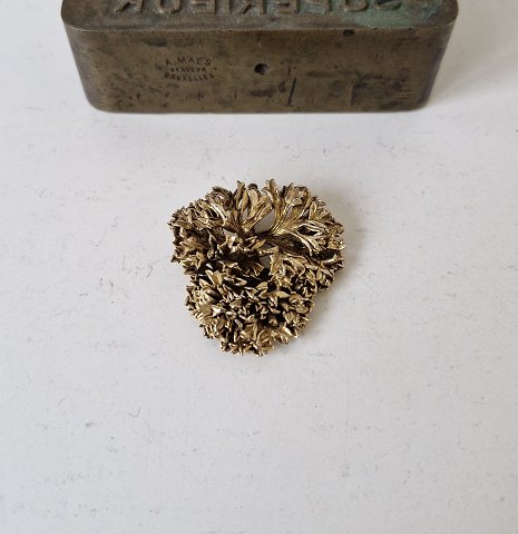 Flora Danica parsley pendant in gold-plated sterling silver
