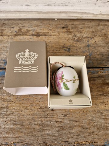 Royal Copenhagen påskeæg dekoreret med magnolia fra 2019