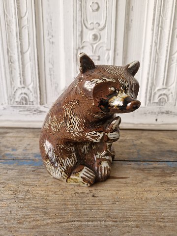 Søholm figurine - Raccoon with fish