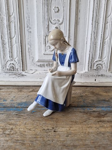 B&G rare figure - Nurse student no. 1687