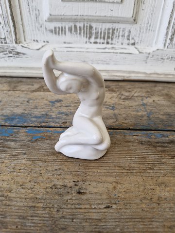Hjorth figur - kvinde i hvid glasur no. 573A