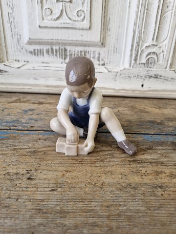 B&G Figur - Dreng med klodser no. 2306