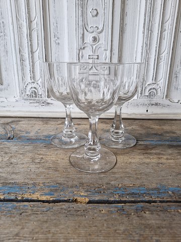 Derby large red wine glass 16.3 cm.