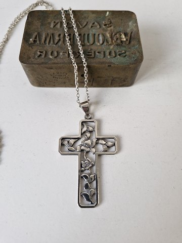 Silver necklace with large silver cross decorated with flowers by Eiler & Marløe