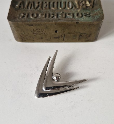 Bernhardt Hertz vintage brooch in sterling silver