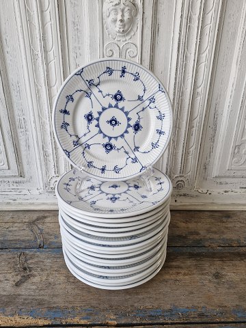 Royal Copenhagen Musselmalet riflet Hotelporcelæn frokosttallerken no. 329 - 22,5 cm.