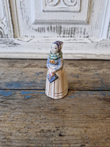 L.Hjorth keramik figur - kvinde i egnsdragt