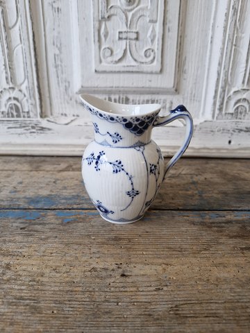 Royal Copenhagen Musselmalet halvblonde stor flødekande no. 523