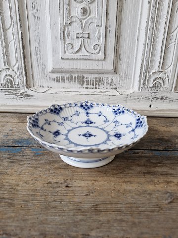 Royal Copenhagen Musselmalet helblonde skål på lav fod no. 1023