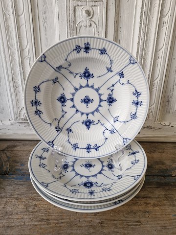 Royal Copenhagen Musselmalet riflet dybtallerken no. 167