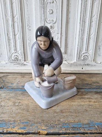 B&G figurine - Greenlandic woman no. 2416