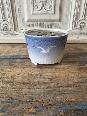 B&G Seagull set without gold rim teapot heater No. 237