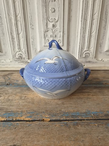 B&G Seagull set without gold rim lidded dish No. 5