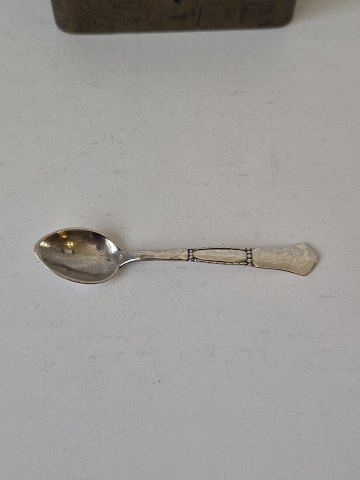 Louise salt spoon in silver
