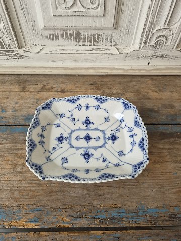 Royal Copenhagen Musselmalet halvblonde lille brødfad no. 701