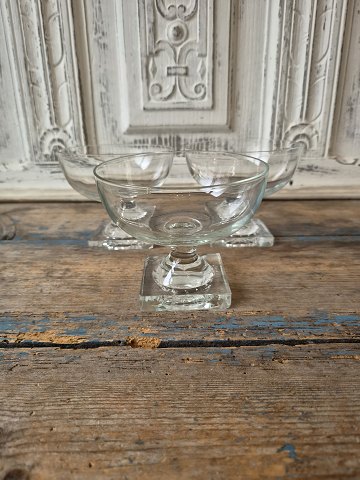 "Gorm den Gamle" champagne coupes.