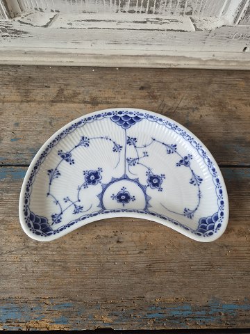 Royal Copenhagen Blue Fluted Half Lace dish No. 560